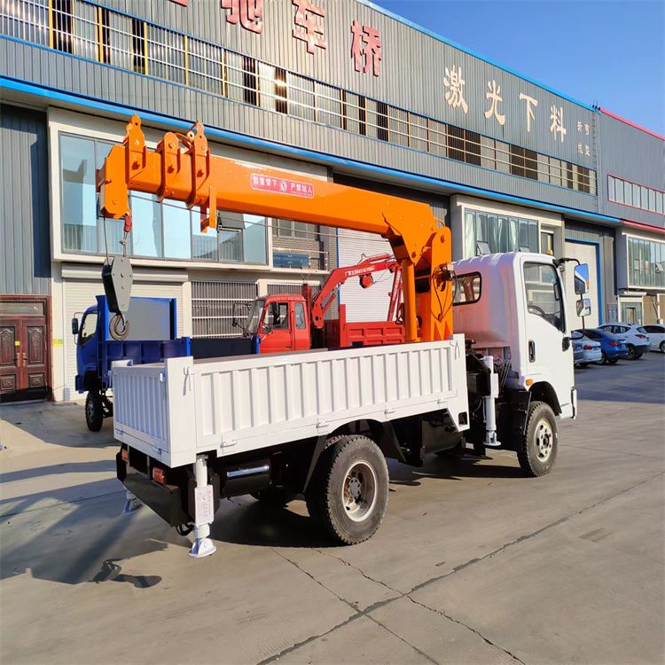 湖西乡三轮随车吊定制 农用改装机自备吊中瑞长期出售